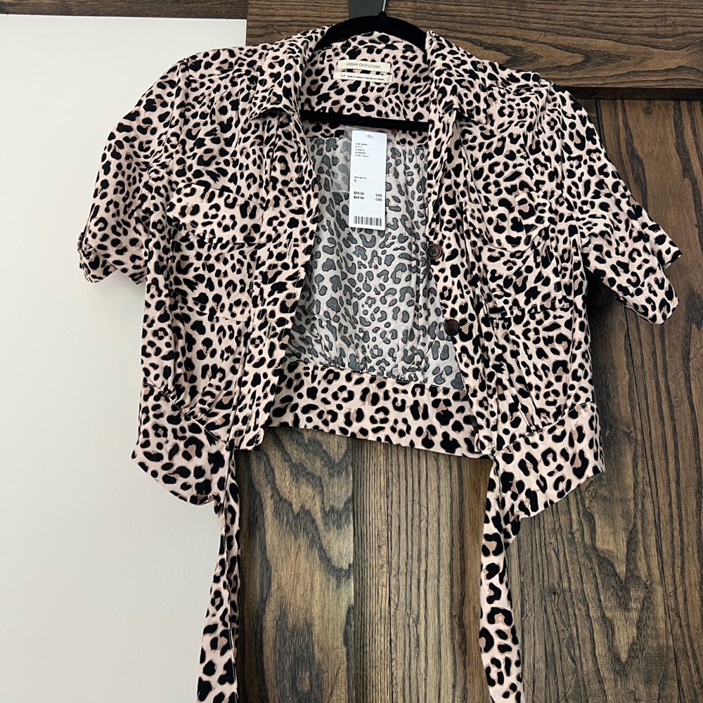 NWT Cheetah tie front top